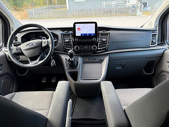 Ford Tourneo Custom 3 of 10