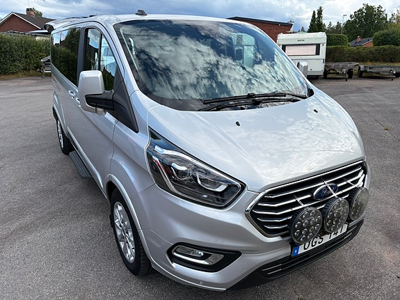 Ford Tourneo Custom 4 of 10