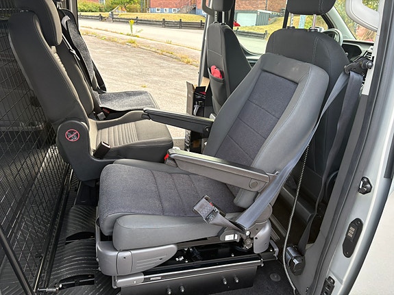 Ford Tourneo Custom 8 of 10