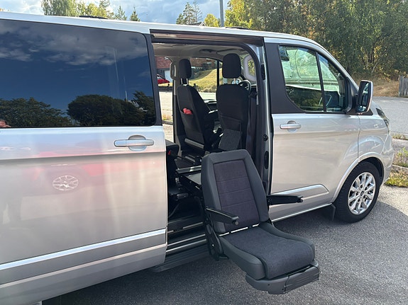 Ford Tourneo Custom 2 of 10
