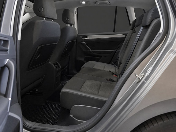 Volkswagen Golf Sportsvan 18 of 22
