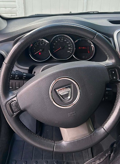 Dacia Sandero Stepway 3 of 9