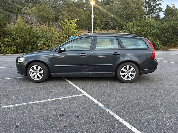 Volvo V50 2 of 9