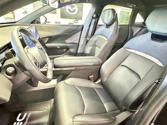 Mazda CX-6e 9 of 11