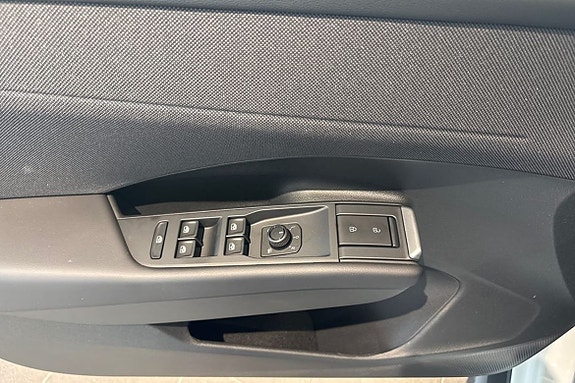 Volkswagen T-Roc 19 of 23