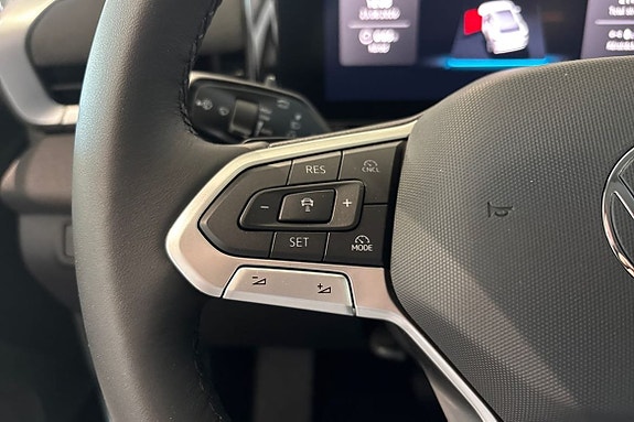 Volkswagen T-Roc 12 of 23