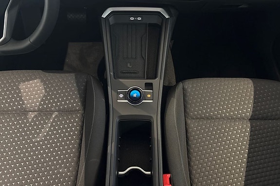 Volkswagen T-Roc 16 of 23