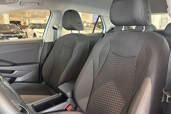 Volkswagen T-Roc 18 of 23