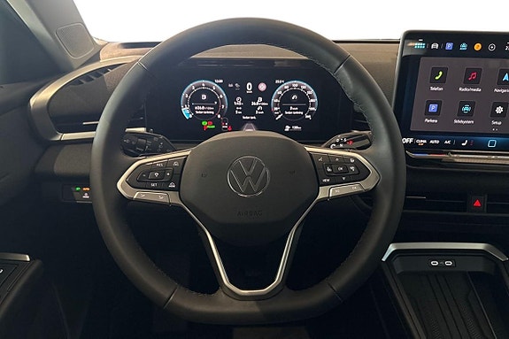 Volkswagen T-Roc 11 of 23