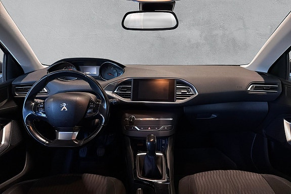 Peugeot 308 SW 15 of 17
