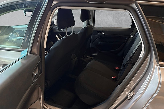 Peugeot 308 SW 12 of 17