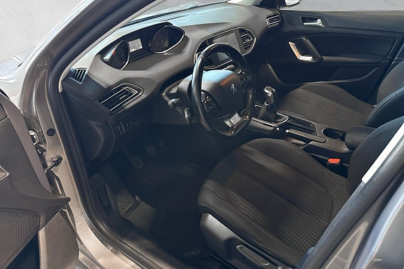 Peugeot 308 SW 10 of 17