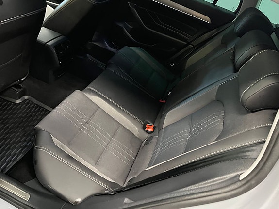 Volkswagen Passat Alltrack 5 of 18