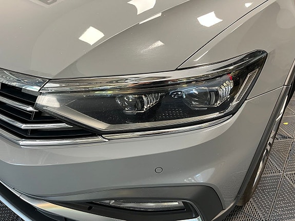 Volkswagen Passat Alltrack 10 of 18