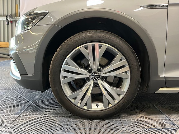 Volkswagen Passat Alltrack 11 of 18