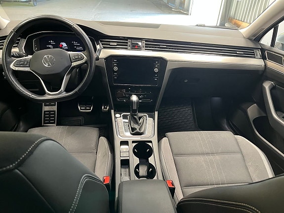 Volkswagen Passat Alltrack 12 of 18