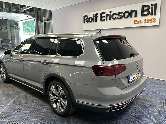 Volkswagen Passat Alltrack 3 of 18
