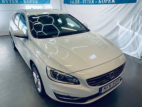 Volvo V60 2 of 22