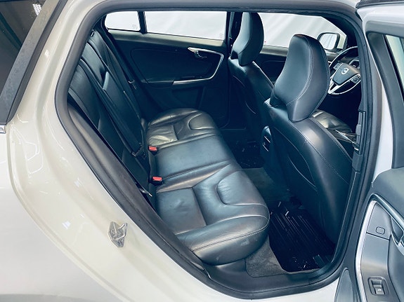 Volvo V60 14 of 22