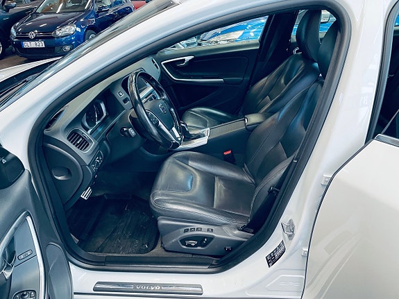 Volvo V60 11 of 22