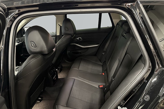BMW 330e 6 of 6