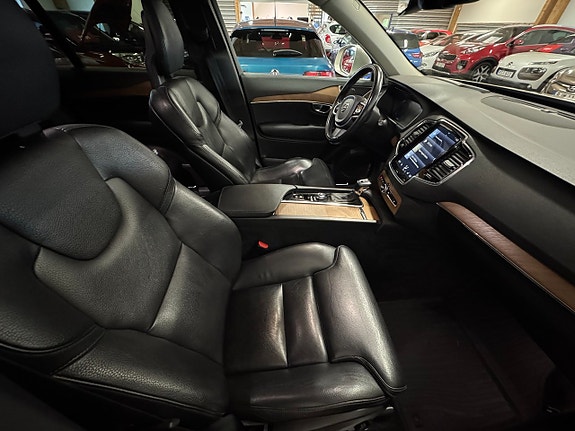 Volvo XC90 12 of 15