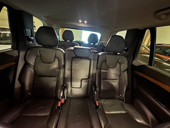 Volvo XC90 15 of 15