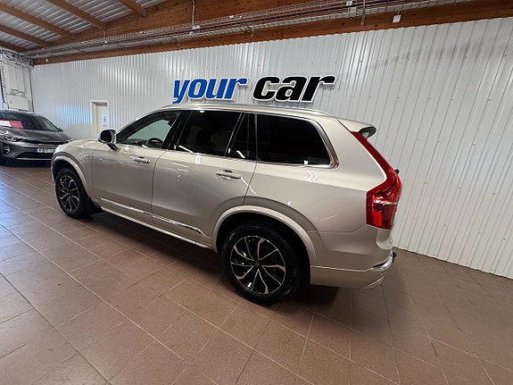 Volvo XC90 3 of 15