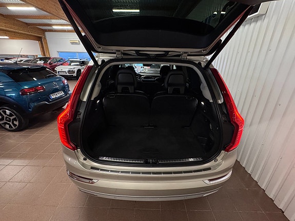 Volvo XC90 7 of 15