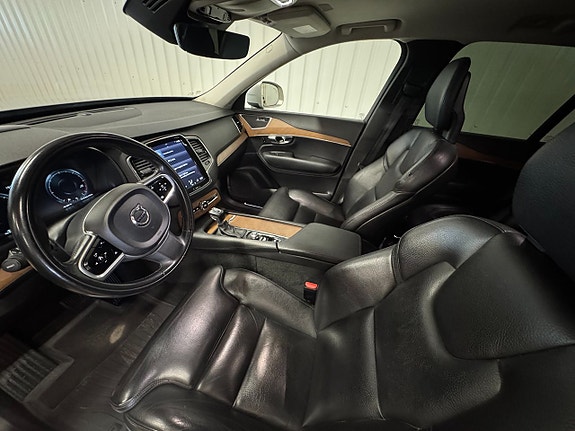 Volvo XC90 10 of 15