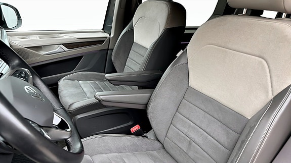 Volkswagen Multivan 8 of 12
