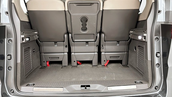 Volkswagen Multivan 12 of 12