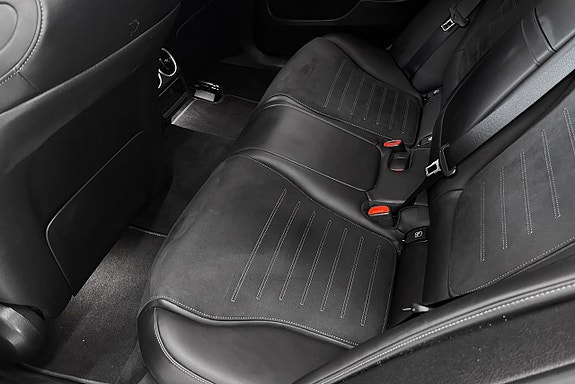Mercedes-Benz C200 23 of 30