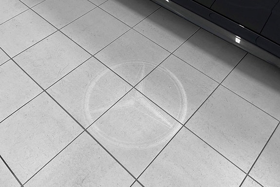 Mercedes-Benz C200 7 of 30