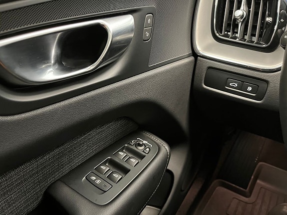 Volvo XC60 14 of 20