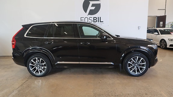 Volvo XC90 3 of 24