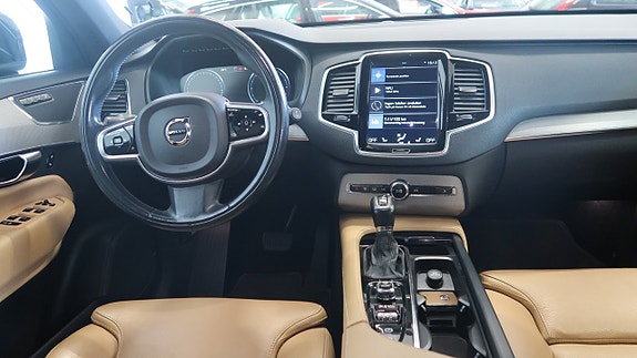 Volvo XC90 11 of 24