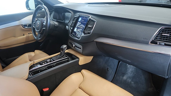 Volvo XC90 10 of 24