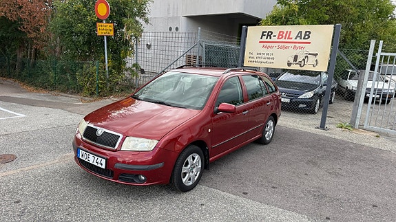 Skoda Fabia 2 of 13