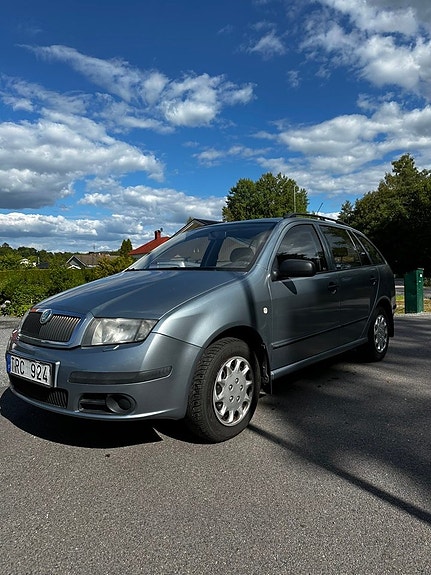 Skoda Fabia 2 of 10