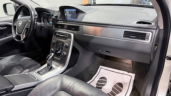 Volvo XC70 12 of 17