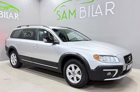 Volvo XC70 2 of 17