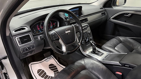 Volvo XC70 9 of 17