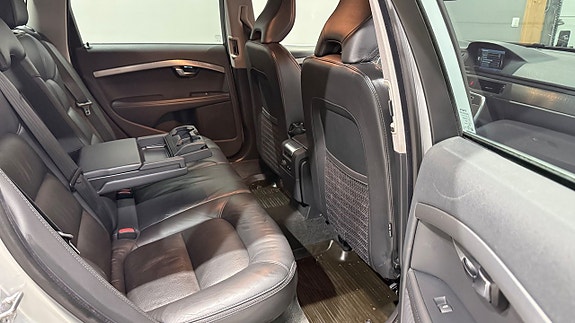 Volvo XC70 13 of 17