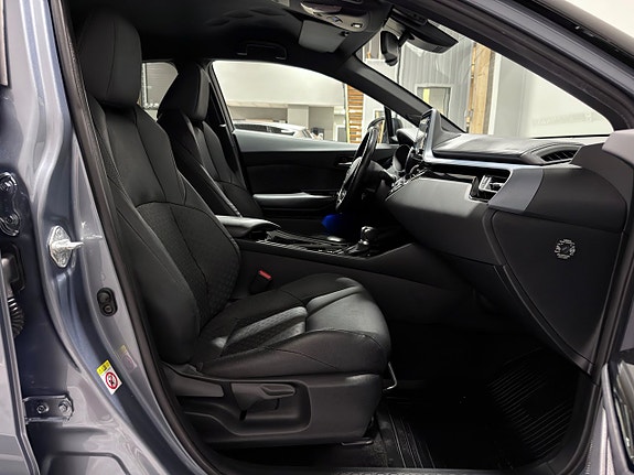 Toyota C-HR 25 of 29