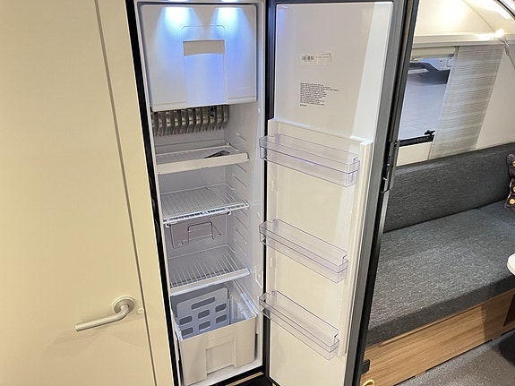 Adria ACTION 391 LH (TRUMA+Golvvärme+1 300kg) 15 of 20