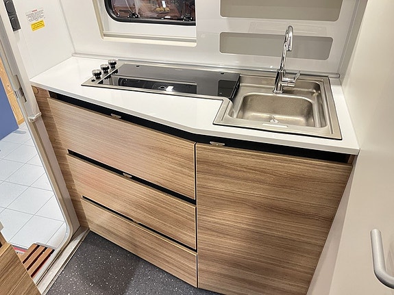 Adria ACTION 391 LH (TRUMA+Golvvärme+1 300kg) 13 of 20