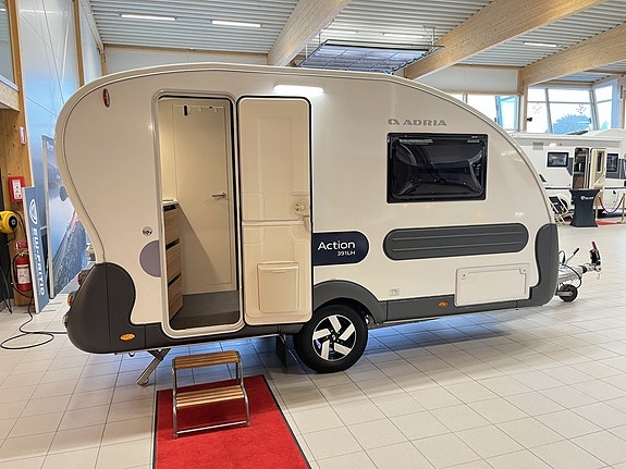 Adria ACTION 391 LH (TRUMA+Golvvärme+1 300kg) 3 of 20