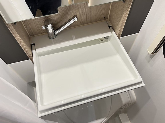 Adria ACTION 391 LH (TRUMA+Golvvärme+1 300kg) 17 of 20