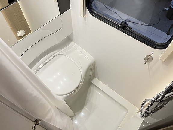 Adria ACTION 391 LH (TRUMA+Golvvärme+1 300kg) 16 of 20